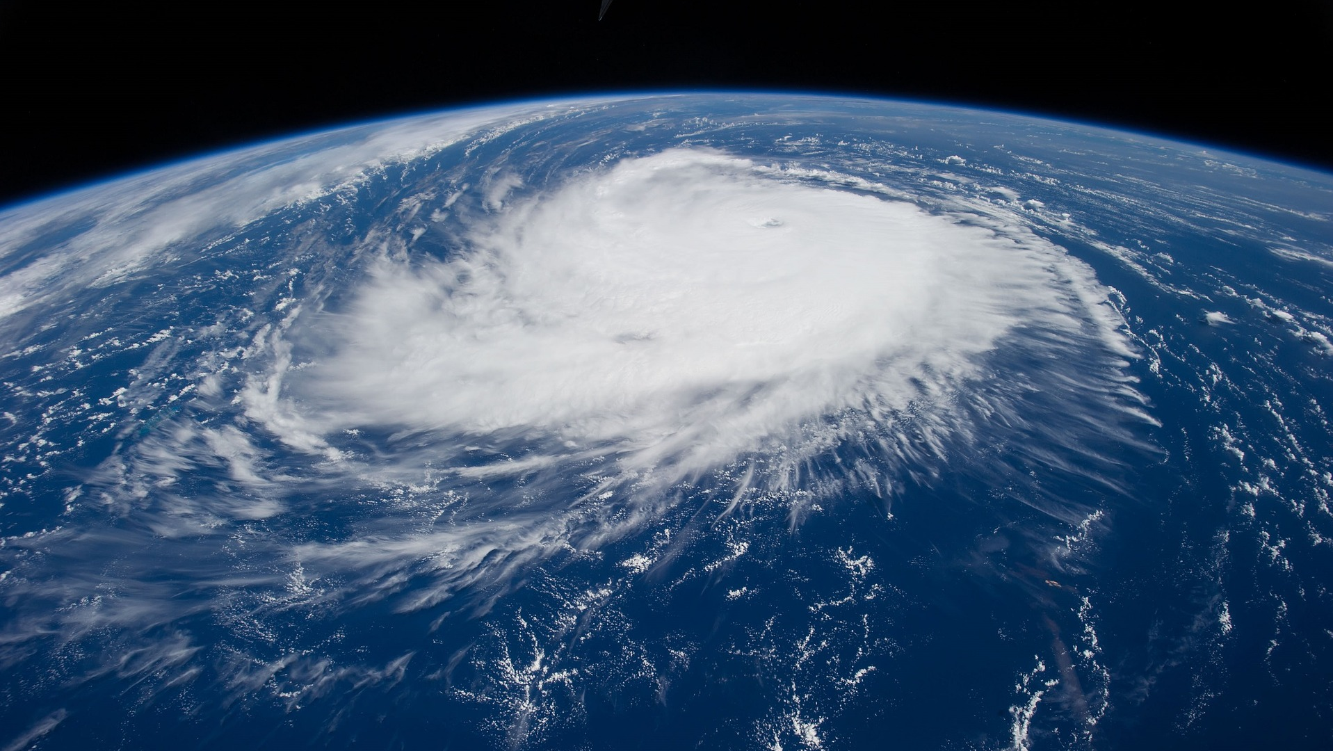 Hurricane 1650692 1920 5d0a7eba14cd6