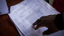 People who have been in touch with someone who has been infected, receive food aid, in order for the humanitarian community to monitor them during 4 weeks. Photo: World Bank / Vincent Tremeau People who have been in touch with someone who has been infected, receive food aid, in order for the humanitarian community to monitor them during 4 weeks. Photo: World Bank / Vincent Tremeau