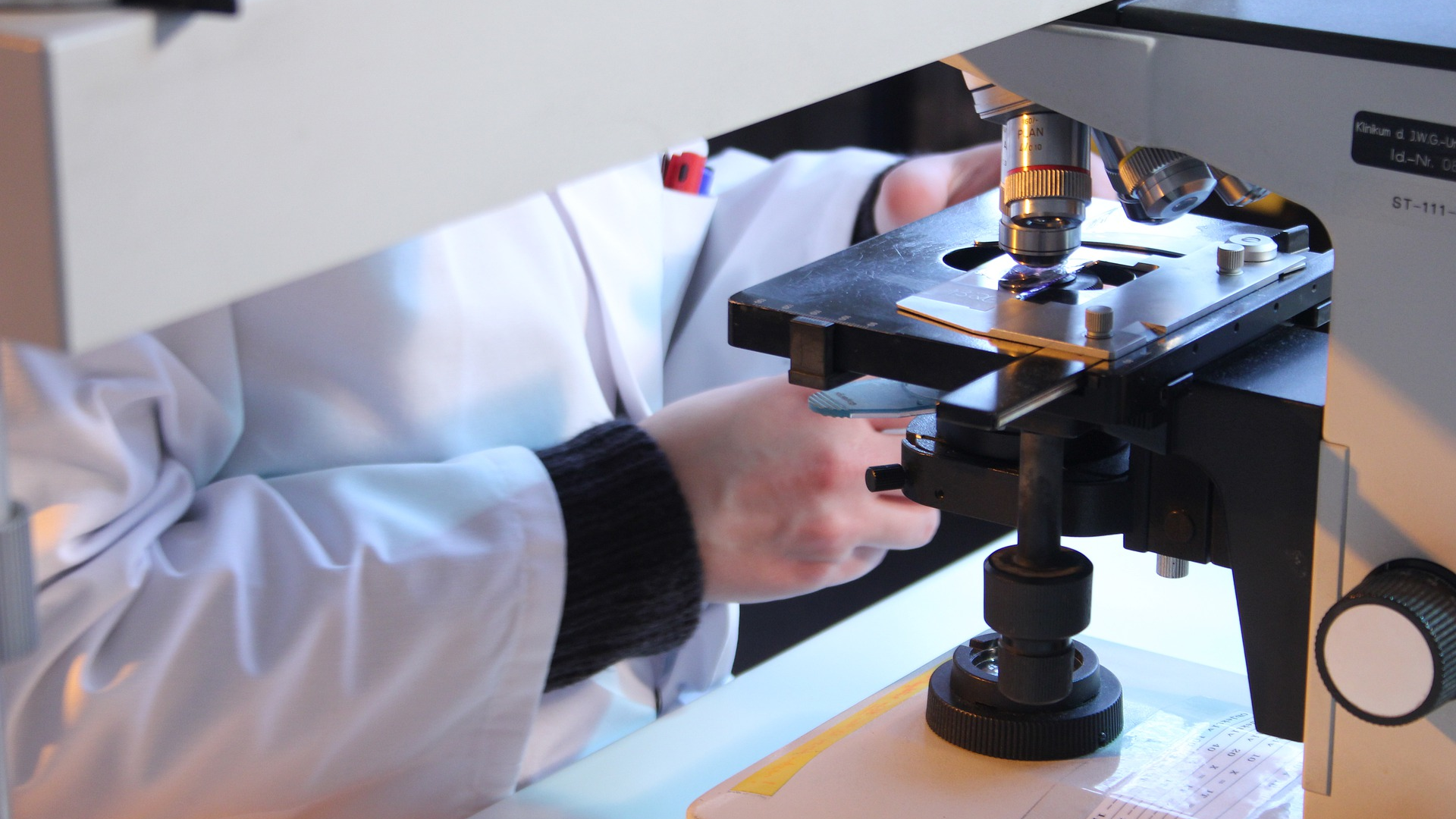 Fda Authorizes First Ngs Test For Diagnosing Covid 19 Pic 6 12 20du Microscope 4996904 1920 Pixabay 5ee38b6e40185