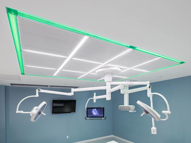 The STERIS CLEANSUITE gapless laminar flow ceiling system