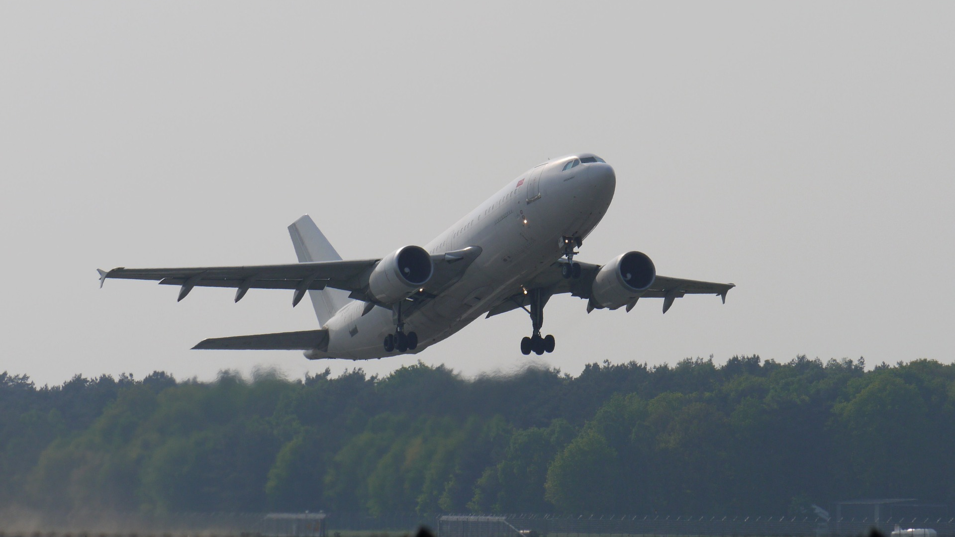 Aviator G90d0bbbb7 1920 61ae2476c1ebe