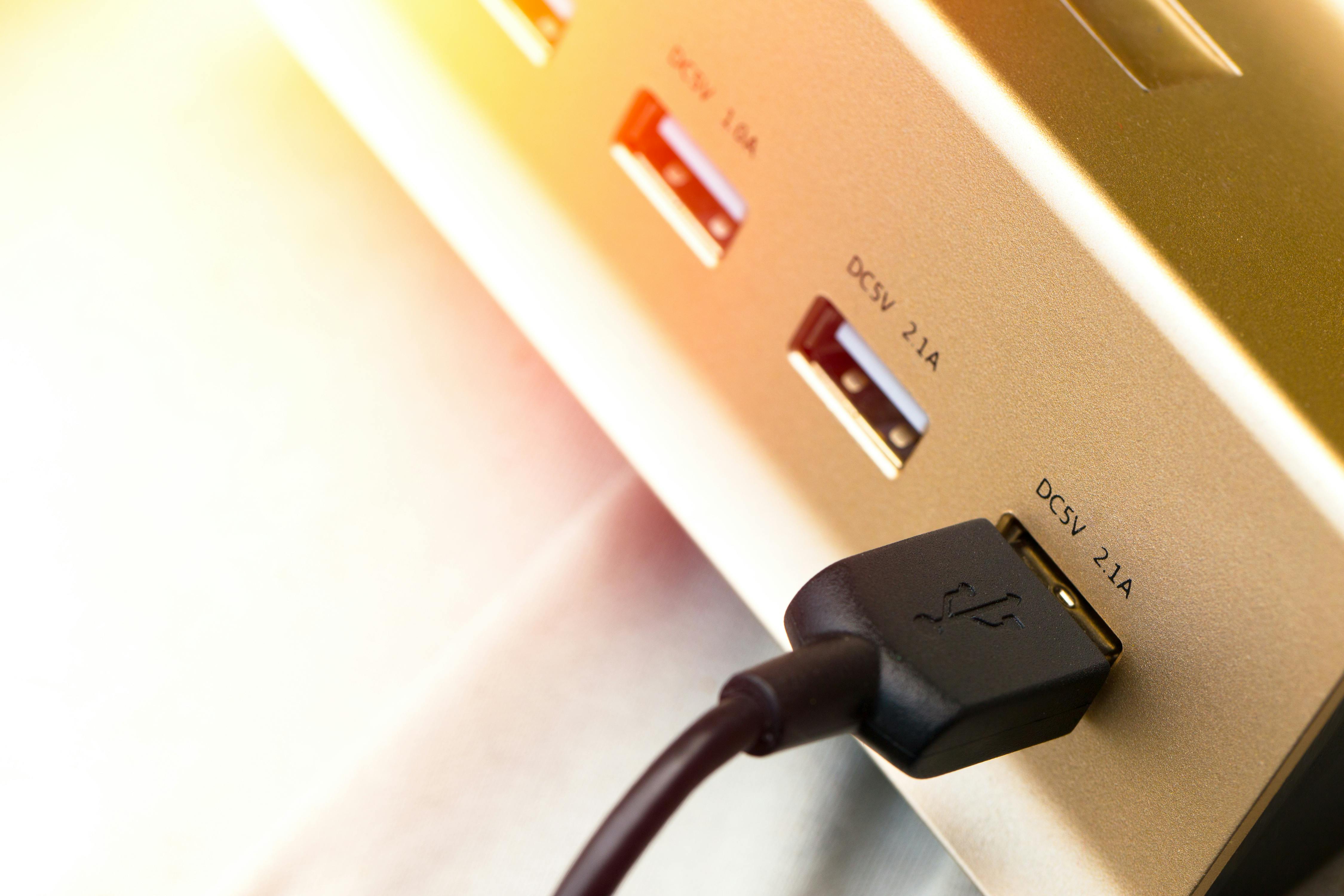 664378bd6046aaf87dd95dee Usb Charger