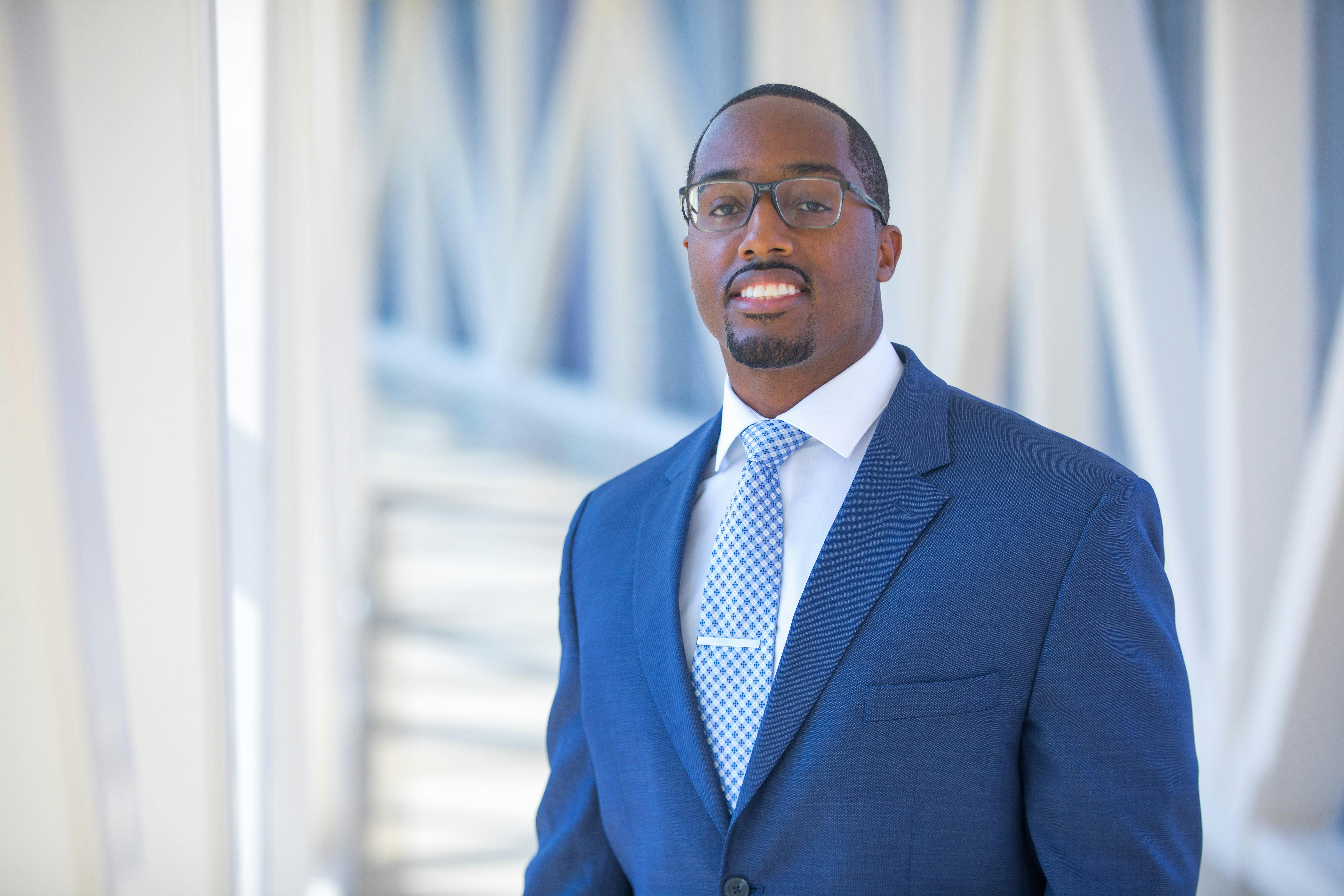 669ea752571dcde7f3fdc00e Headshot