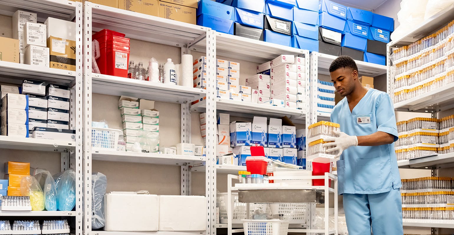 nurse_organizing_medical_supplies_1540x800