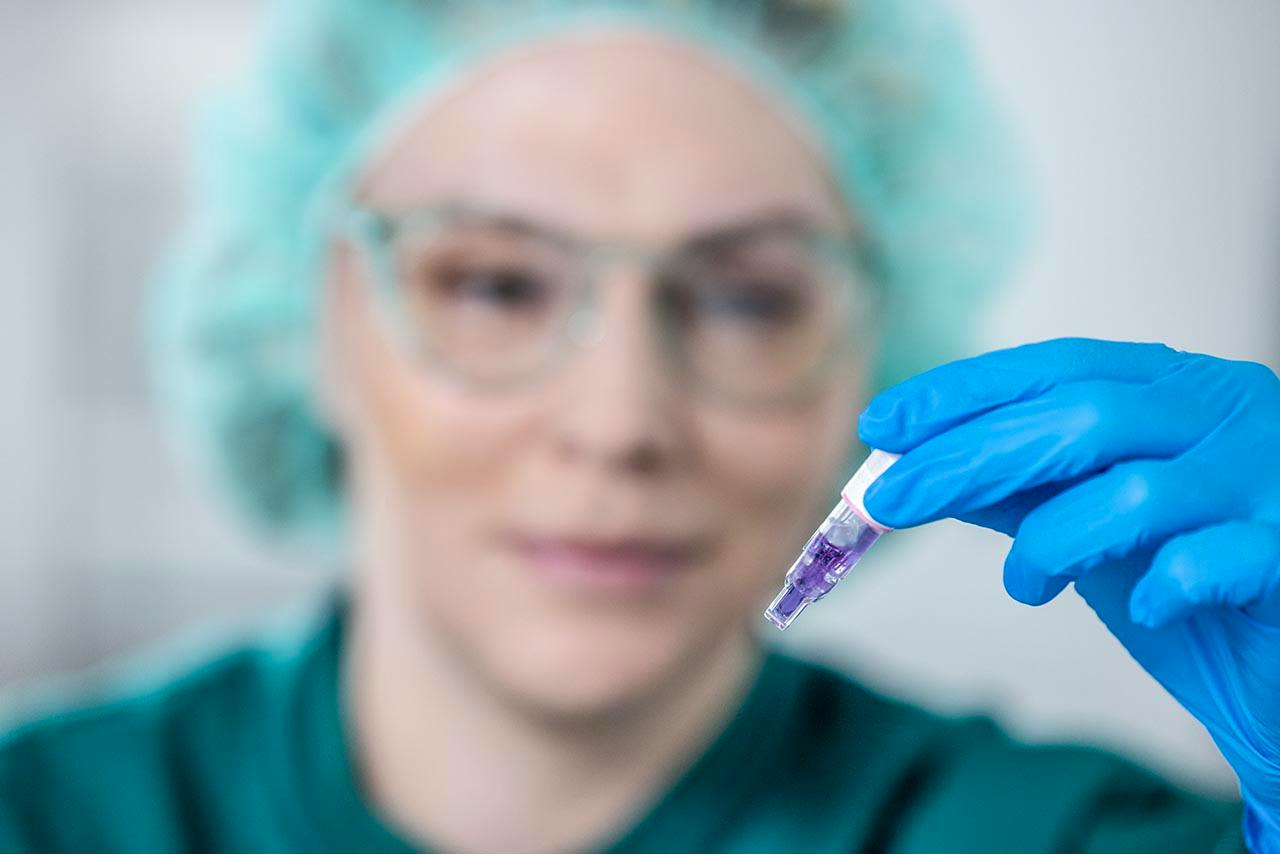 sterilizationtechreviewingbiologicalindicatorimage